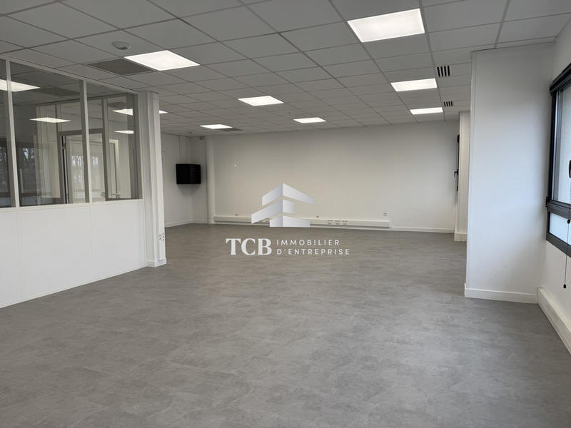 Bureau - 235 m²