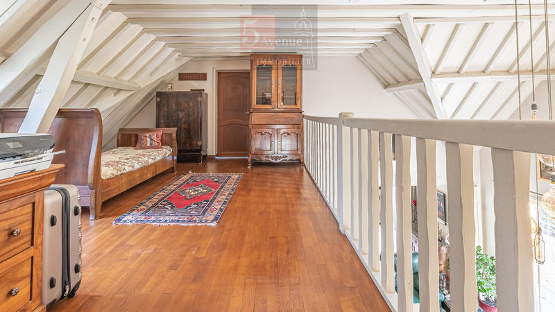 Maison - 220 m² - 7 pièces