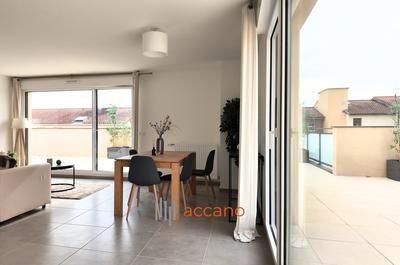 Appartement - 90 m² - 4 pièces