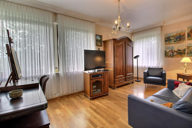 Maison - 222 m² - 8 pièces