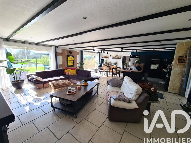 Maison - 213 m² - 9 pièces