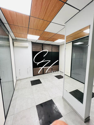 Local commercial - 99 m² - 5 pièces