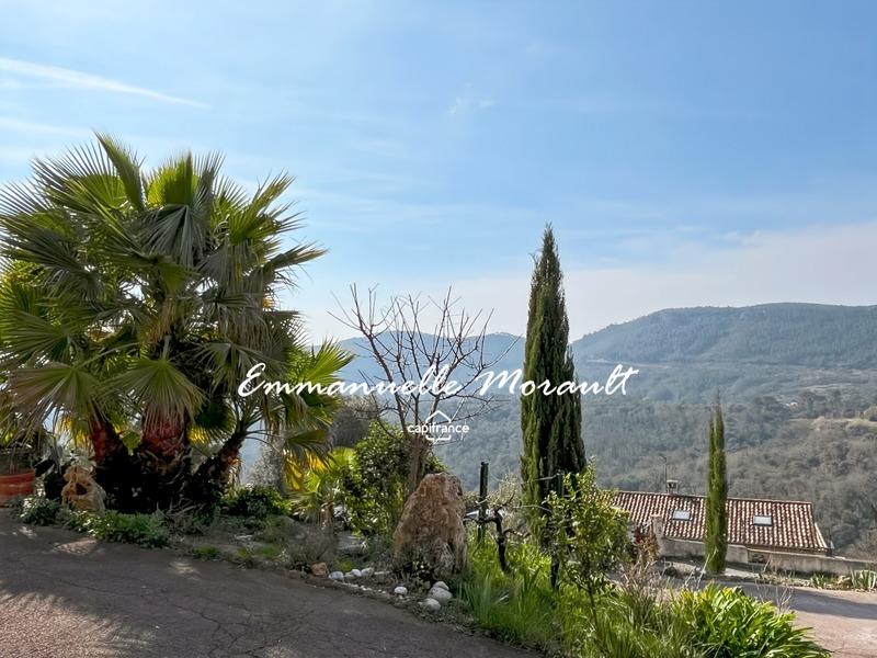 Propriété - 152 m² - 6 pièces