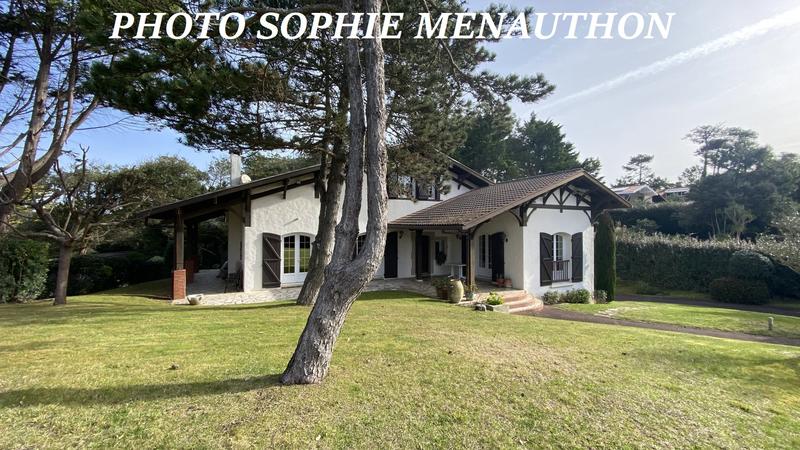 Maison - 210 m² - 6 pièces