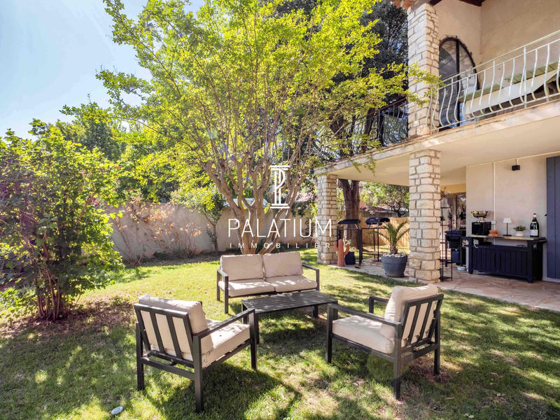 Maison - 210 m² - 8 pièces