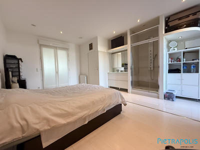 Maison - 220 m² - 7 pièces