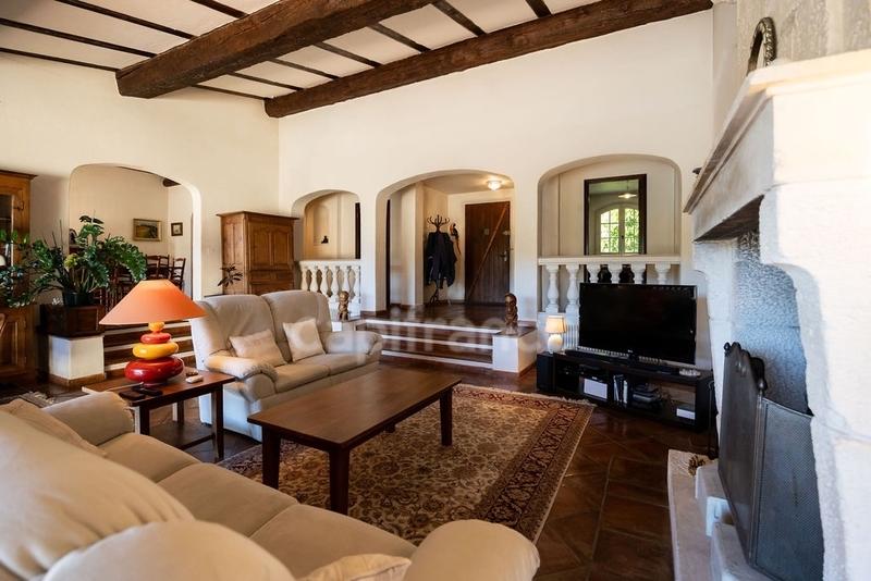 Maison - 202 m² - 7 pièces