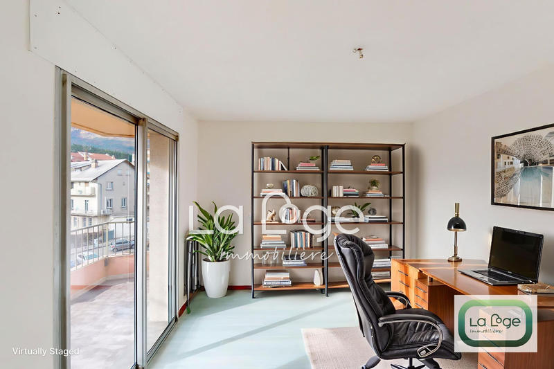 Appartement - 93 m² - 4 pièces