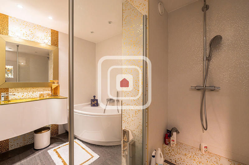 Appartement - 171 m² - 6 pièces