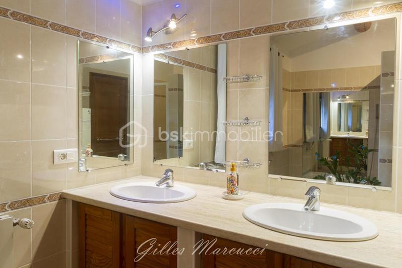 Maison - 174 m² - 5 pièces