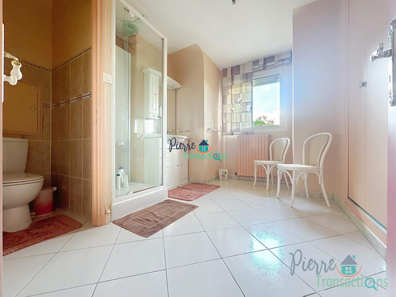 Maison traditionnelle - 199 m² - 6 pièces