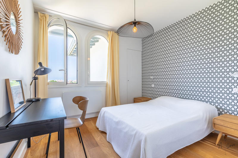 Maison - 275 m² - 10 pièces