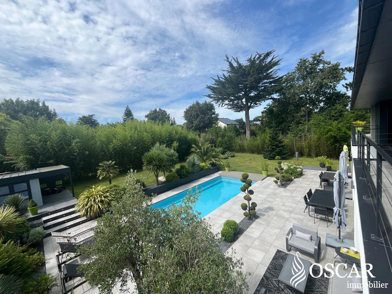 Maison contemporaine - 262 m² - 12 pièces