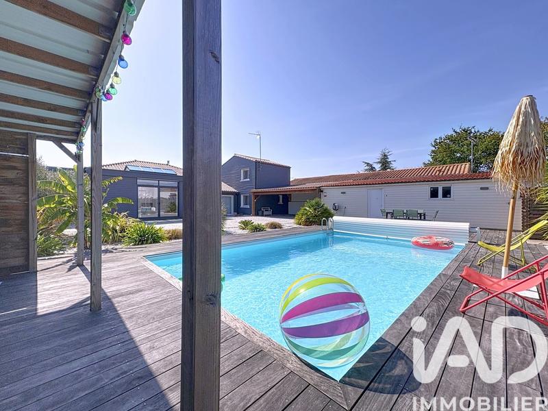 Maison - 185 m² - 8 pièces