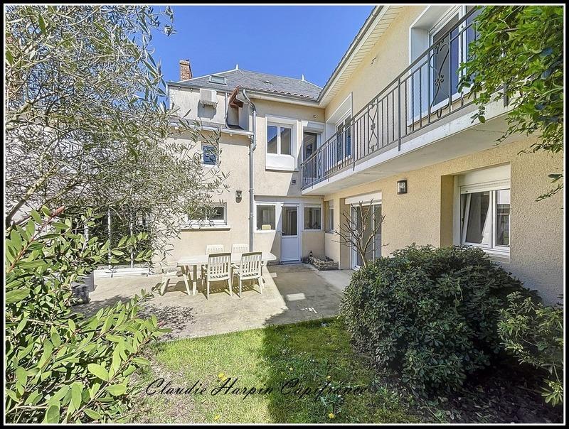 Maison - 246 m² - 10 pièces
