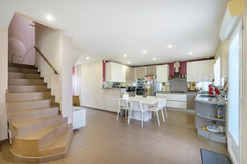 Maison - 170 m² - 6 pièces