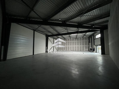 Local d'activités - 350 m²