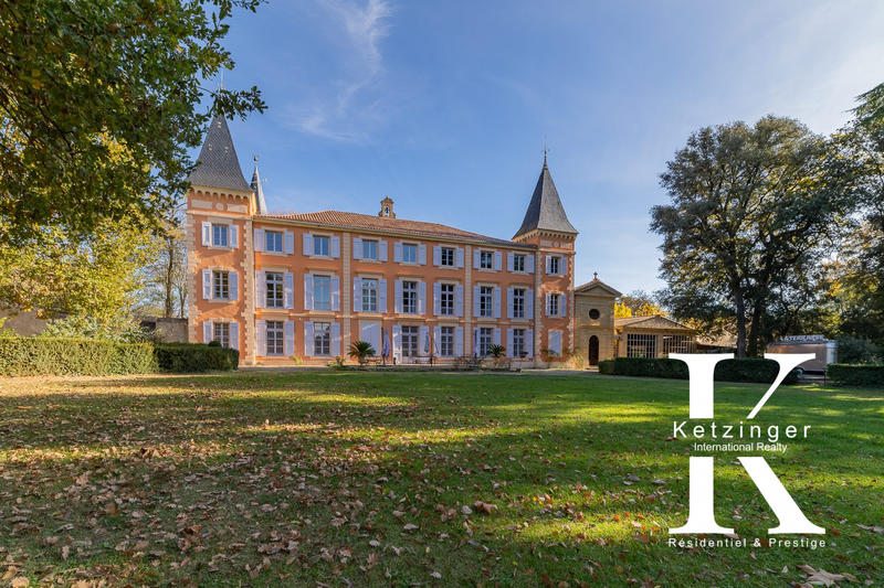 Château - 1 450 m² - 28 pièces