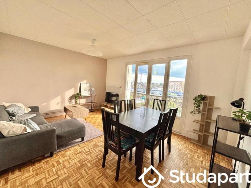 Chambre - 9 m² - 1 pièce