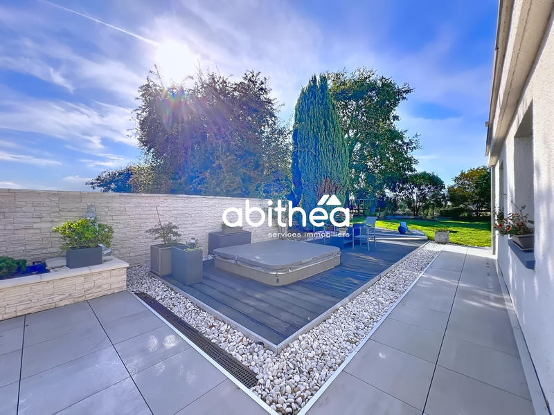 Propriété - 317 m² - 9 pièces