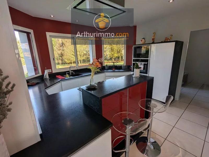 Maison - 201 m² - 7 pièces