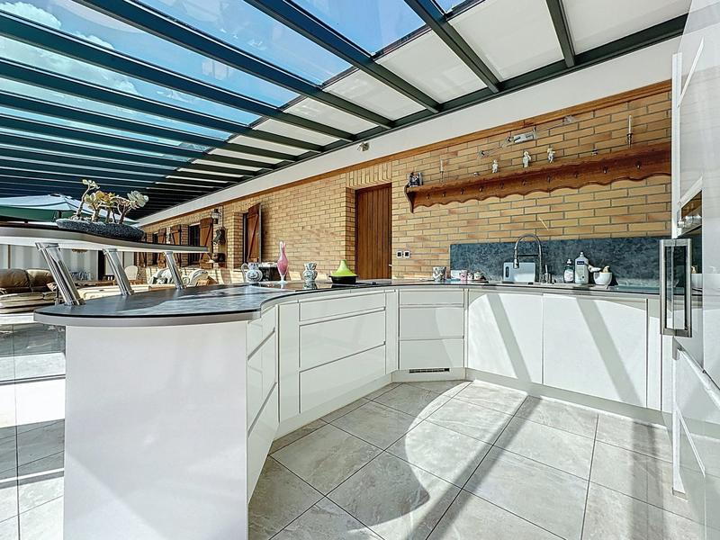 Maison traditionnelle - 228 m² - 7 pièces