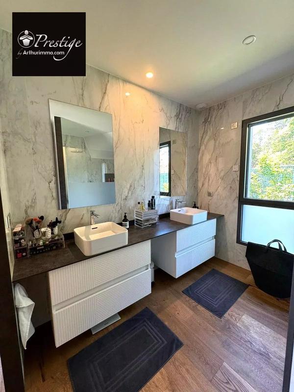 Maison - 186 m² - 5 pièces