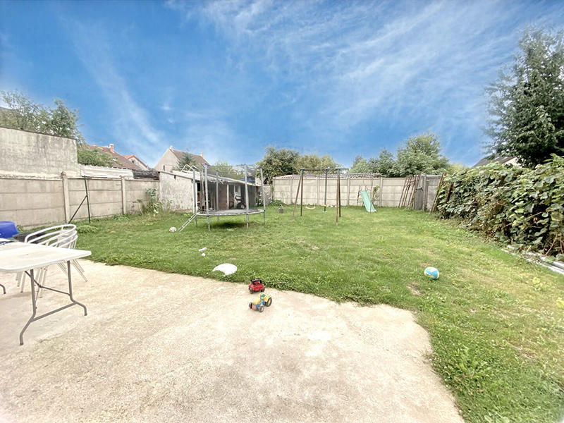 Maison - 96 m² - 5 pièces