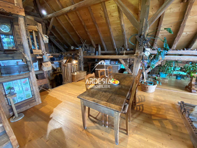 Maison - 250 m² - 8 pièces