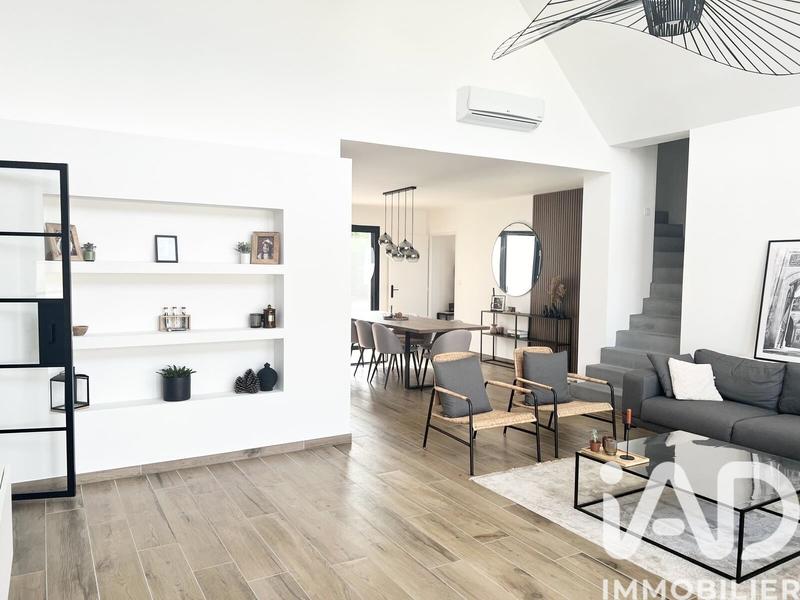 Maison - 187 m² - 9 pièces