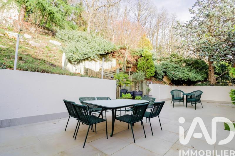 Maison - 210 m² - 7 pièces