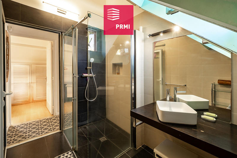 Maison - 210 m² - 7 pièces