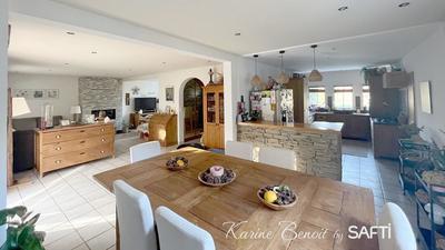 Maison - 237 m² - 8 pièces