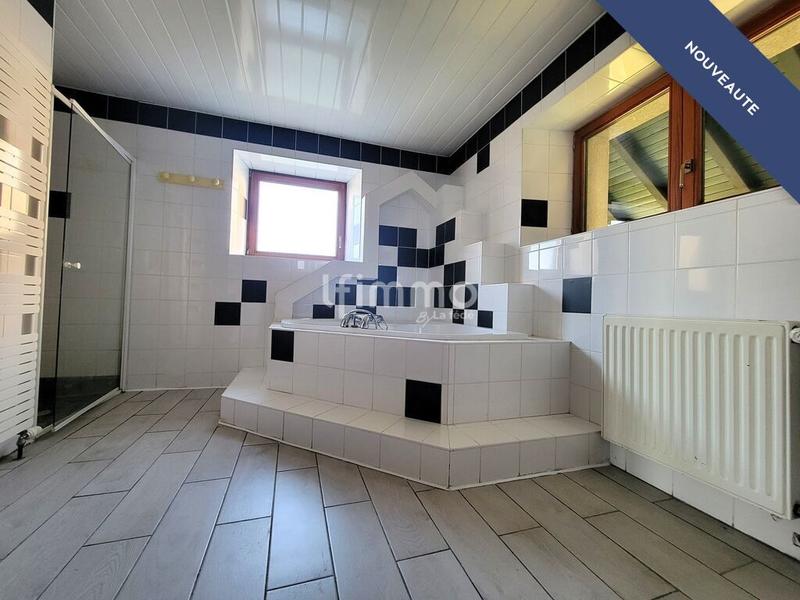 Maison - 196 m² - 7 pièces