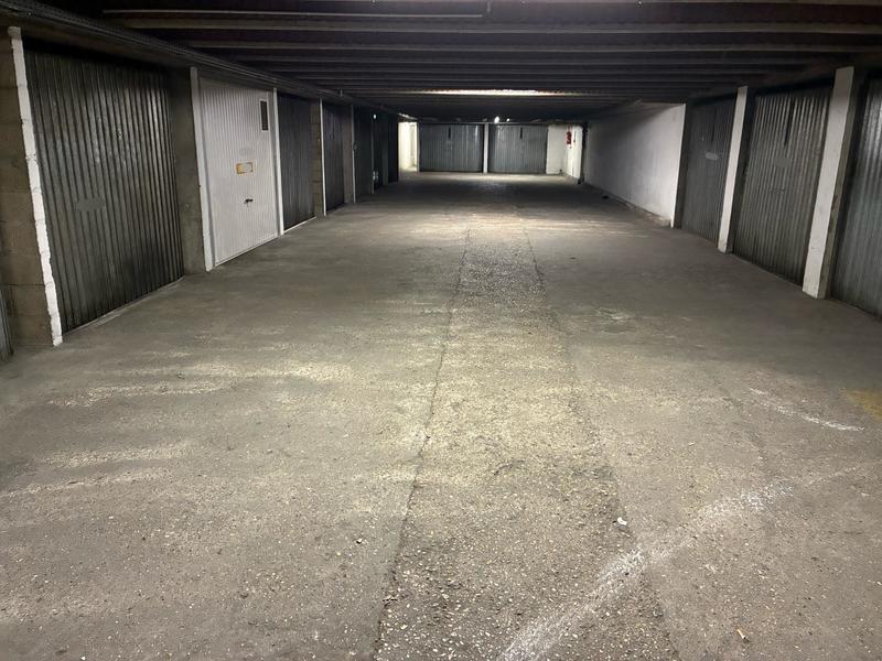 Parking / Garage - 12 m²