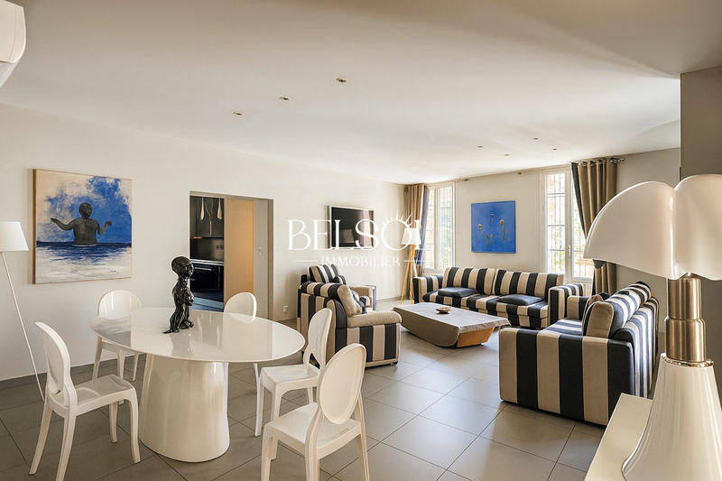 Maison - 458 m² - 7 pièces