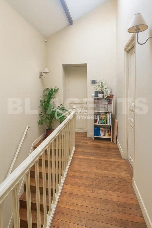 Maison - 240 m² - 8 pièces