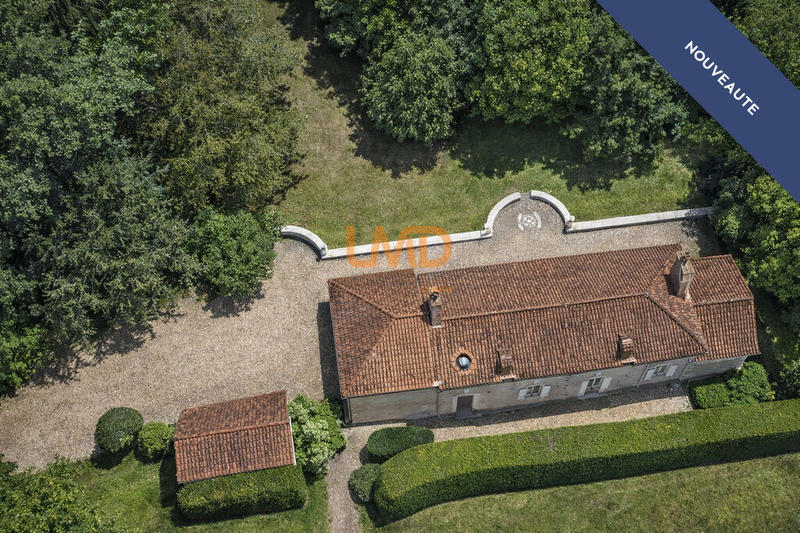 Demeure - 261 m² - 8 pièces