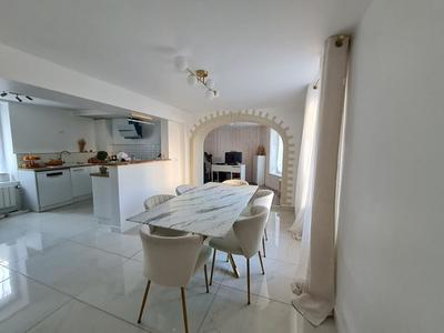 Maison - 151 m² - 6 pièces