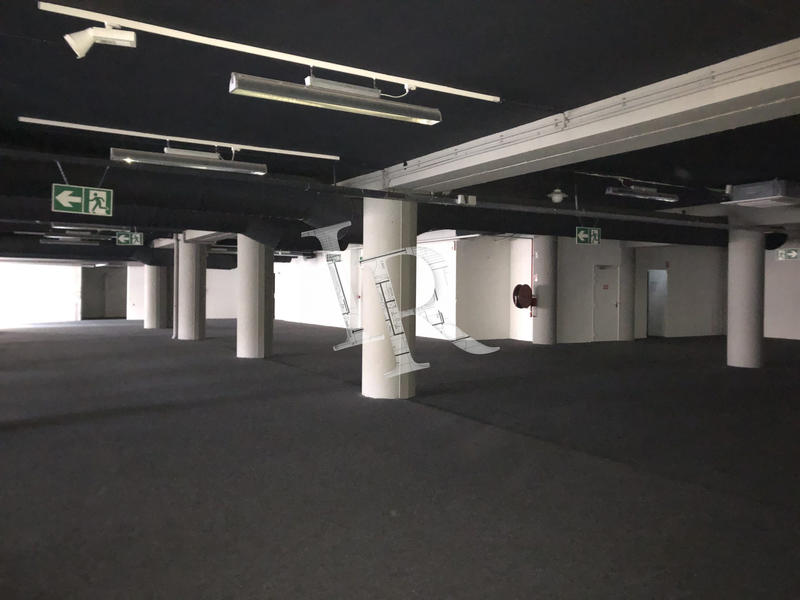 Local commercial - 962 m²