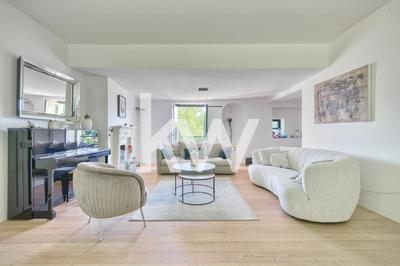 Maison - 351 m² - 8 pièces