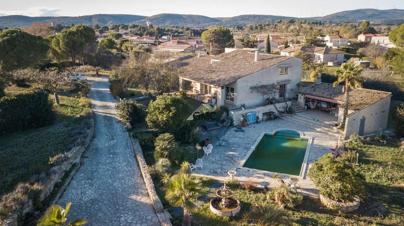 Maison - 292 m² - 5 pièces