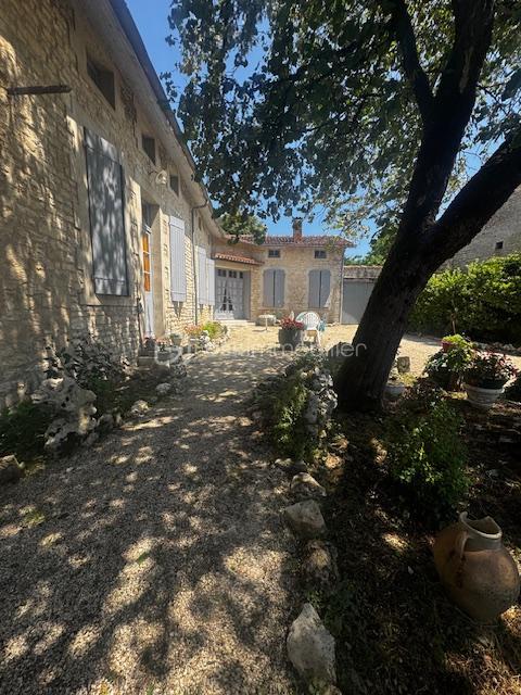 Maison en pierre - 162 m² - 6 pièces