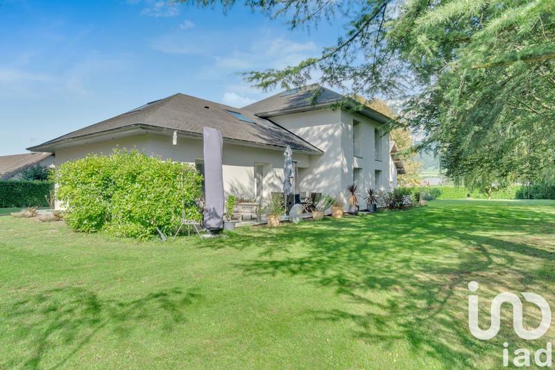 Maison - 285 m² - 9 pièces