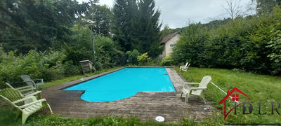 Maison - 1 103 m² - 16 pièces