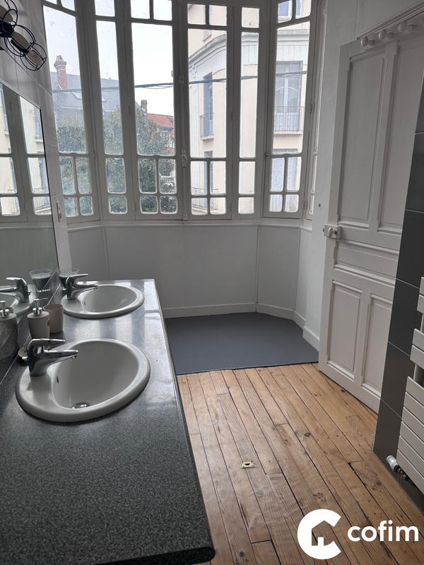 Maison - 210 m² - 8 pièces