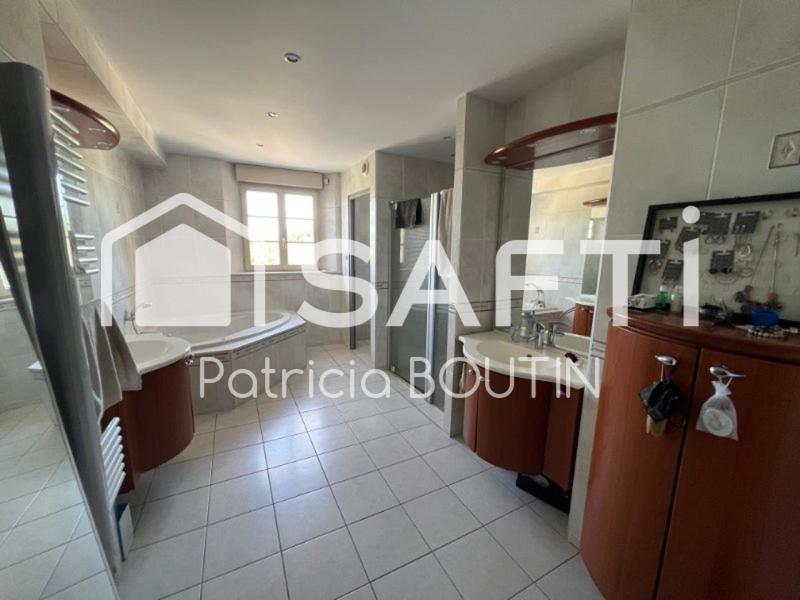 Maison - 470 m² - 12 pièces