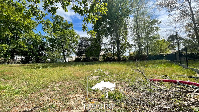 Terrain constructible - 935 m²