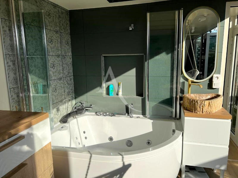 Appartement - 100 m² - 4 pièces