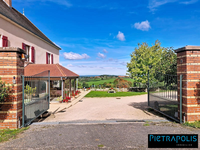 Maison - 204 m² - 6 pièces